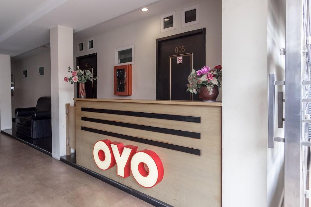 Oyo 294 Andrea Residence Syariah Medan Exteriör bild