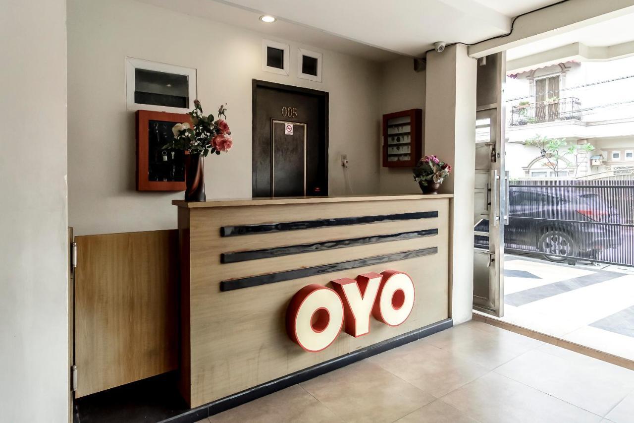 Oyo 294 Andrea Residence Syariah Medan Exteriör bild