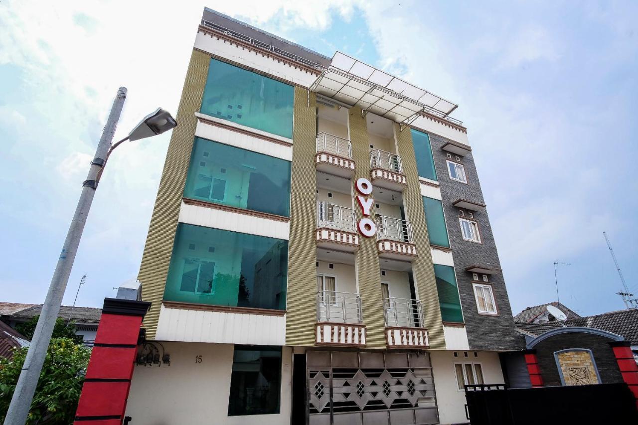 Oyo 294 Andrea Residence Syariah Medan Exteriör bild