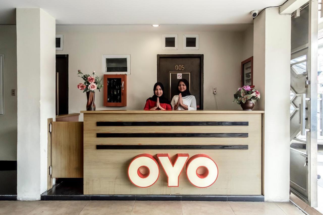 Oyo 294 Andrea Residence Syariah Medan Exteriör bild