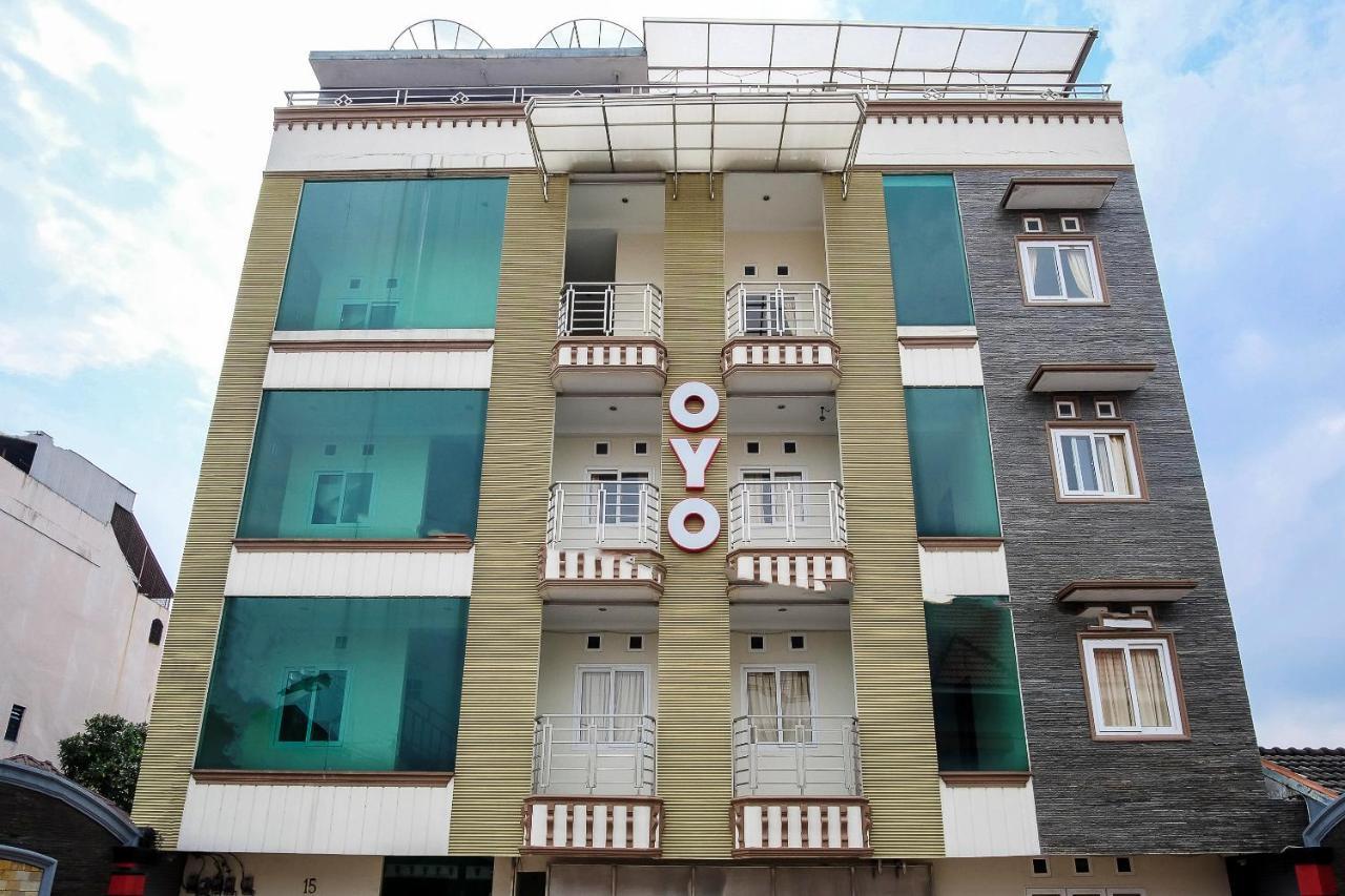 Oyo 294 Andrea Residence Syariah Medan Exteriör bild