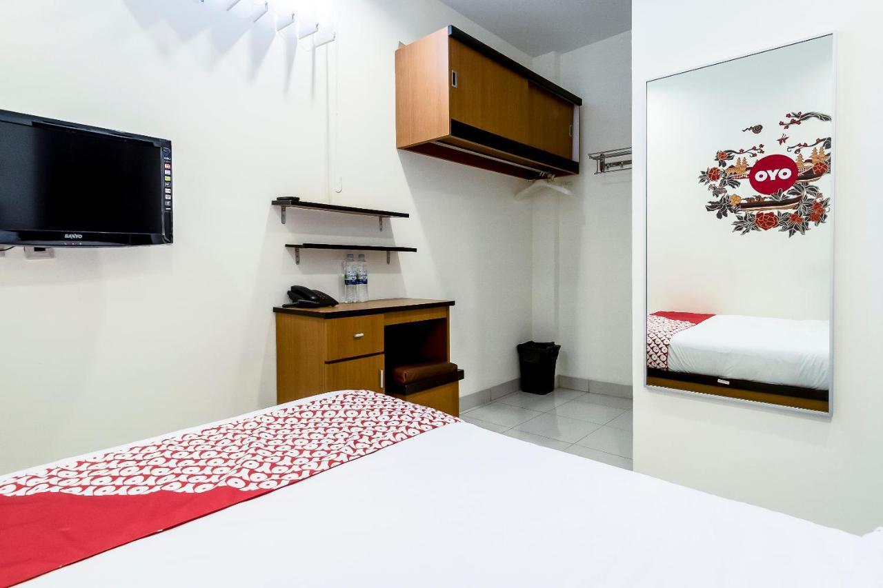 Oyo 294 Andrea Residence Syariah Medan Exteriör bild