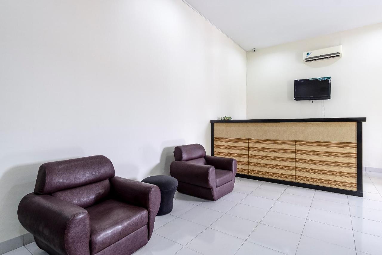 Oyo 294 Andrea Residence Syariah Medan Exteriör bild